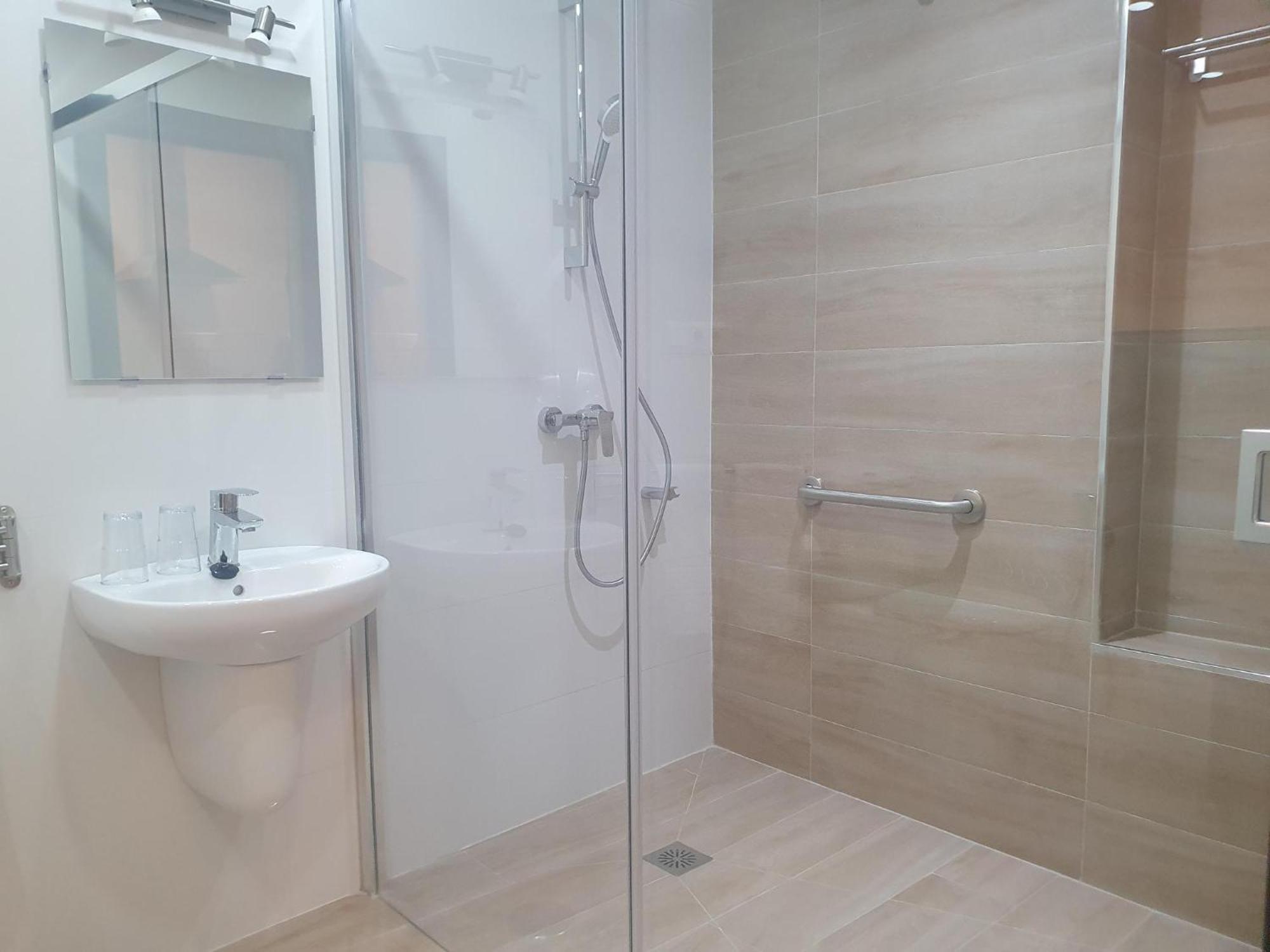 Camera Doppia con Letti Singoli con Cucina